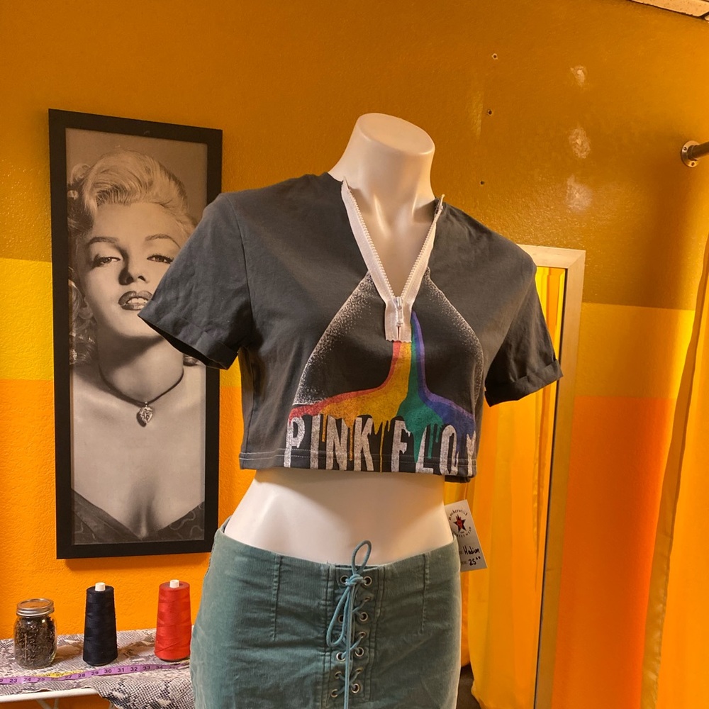Vintage Pink Floyd crop top, v-neck zippered shirt